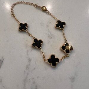 🔥NWOT Clover Onyx Bracelet